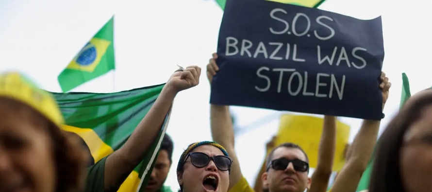 Los métodos de Trump fueron adoptados con entusiasmo en Brasil por su amigo autoritario de...