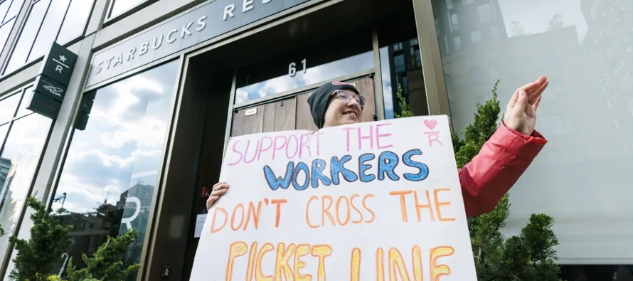 Los trabajadores han hecho coincidir su jornada de protesta con el conocido como "Día...