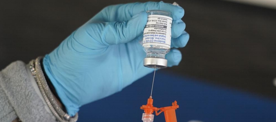 En septiembre se empezaron a ofrecer las versiones actualizadas de las vacunas elaboradas por...
