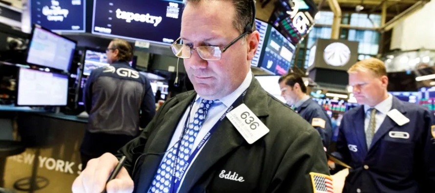 Al término de las operaciones en la Bolsa de Nueva York, el Dow progresó 397,82...