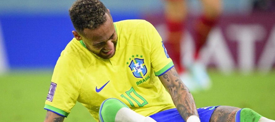 Neymar se torció el tobillo en la segunda mitad de la victoria de la Verdeamarela por 2-0 en...