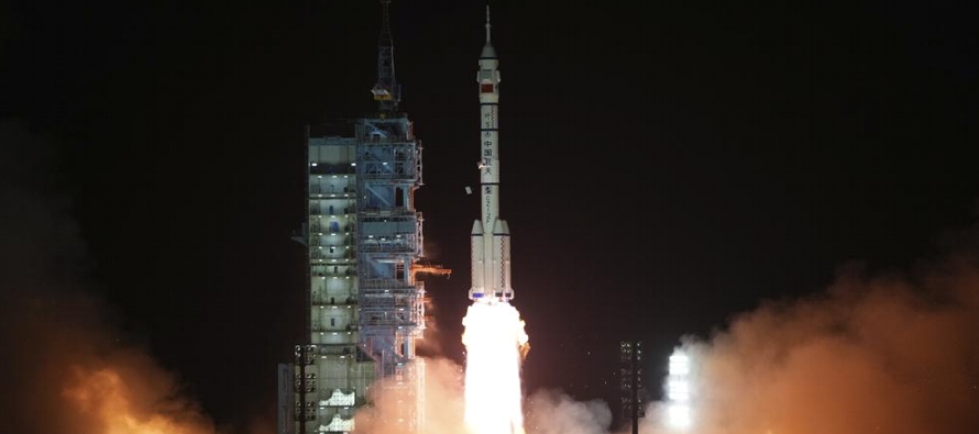 La tripulación del Shenzhou-15 se sumará durante algunos días a los tres que...