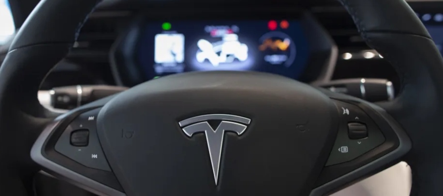 De octubre de 2021 a septiembre de 2022, de las 191,000 ventas que Tesla capturó de otras...