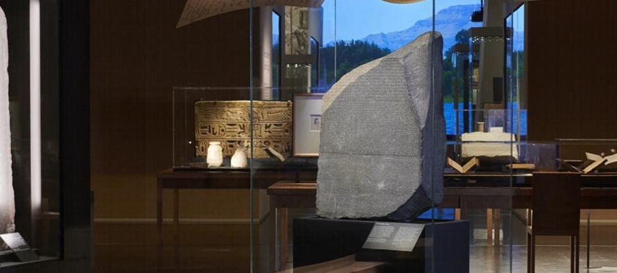 Egipcios reclaman la Piedra Rosetta al Museo Británico