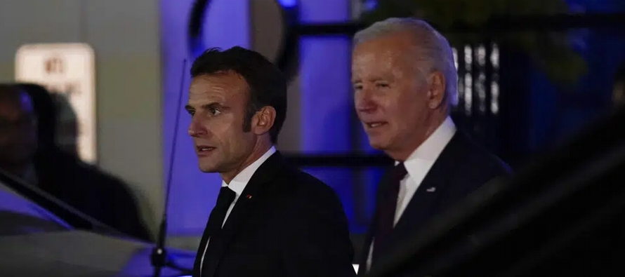 Biden tenía previsto homenajear el jueves a Macron con la primera cena de Estado de su...