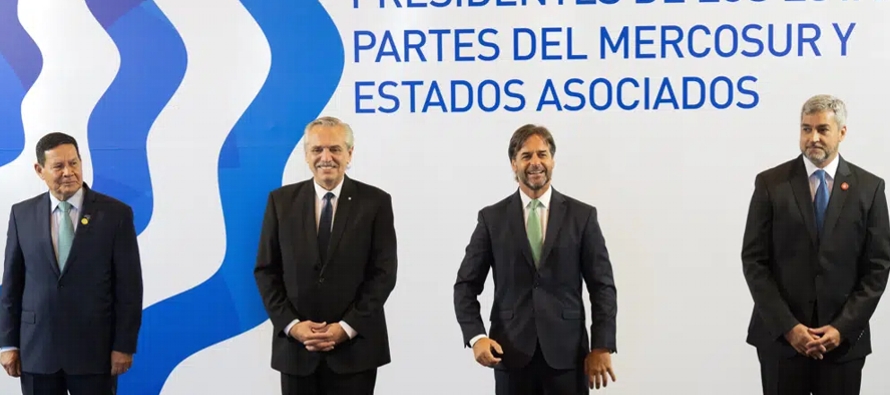 Uruguay reafirmó su intención de negociar un tratado de libre comercio con China e...