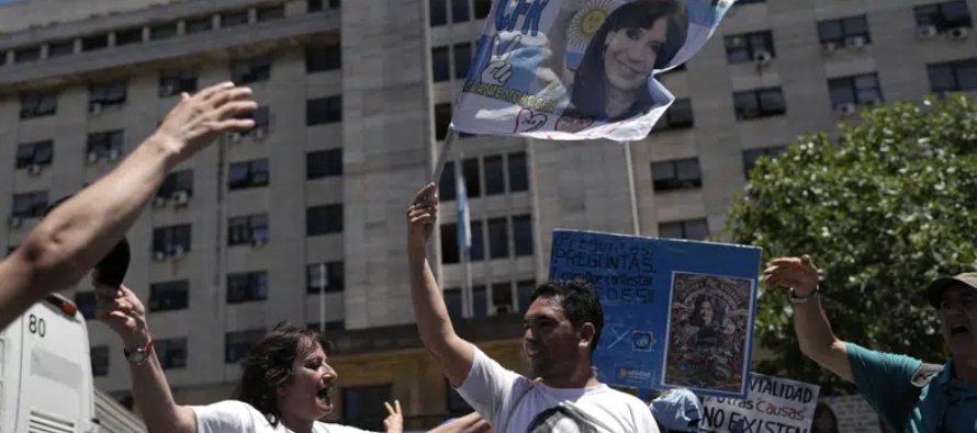 Vicepresidenta argentina, Cristina Fernández,  critica condena, dice que no será candidata