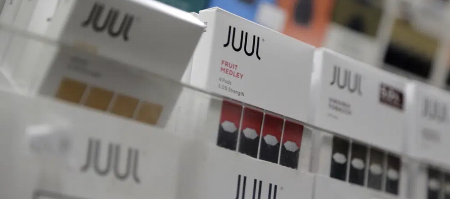 En junio, la FDA rechazó la propuesta de Juul de mantener su producto en el mercado como...