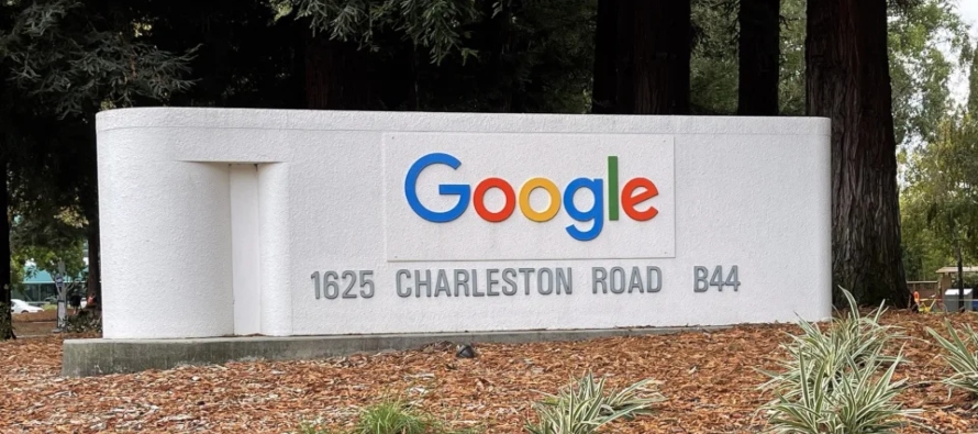 "Google sigue profundamente comprometido con la marca única de Waze, su popular...