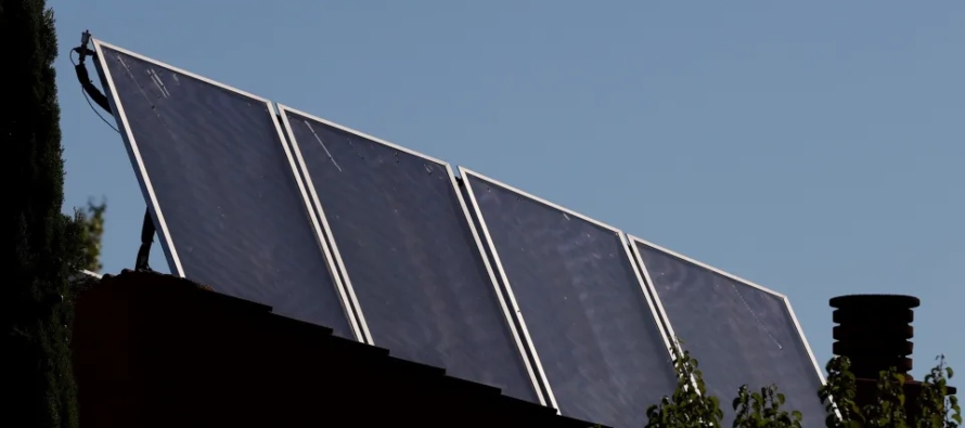 Los paneles solares sobre el tejado se amortizan en unos seis años, por lo que la...