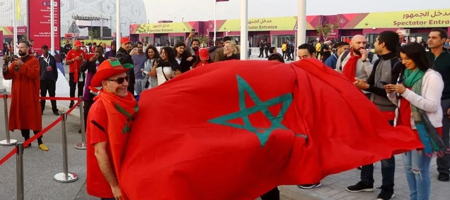 En los países árabes, las hazañas de Marruecos han captado especialmente la...