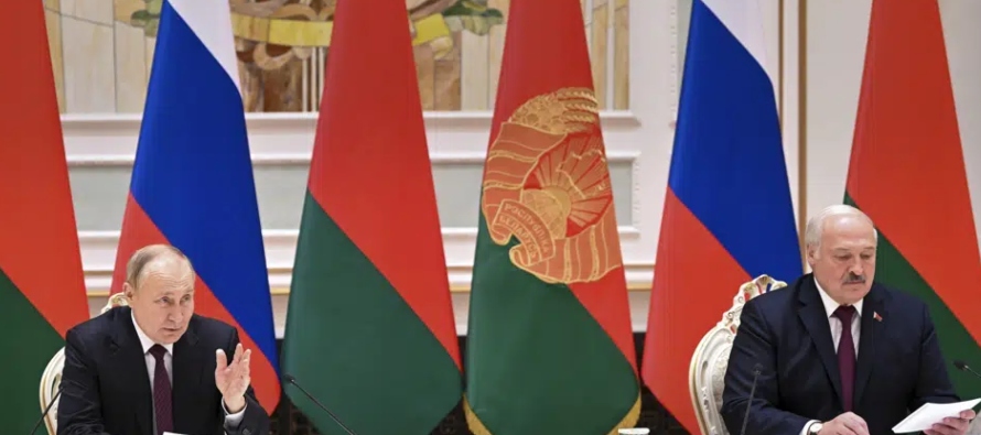 Concluyó que “es improbable que Lukashenko comprometerá a las fuerzas armadas...