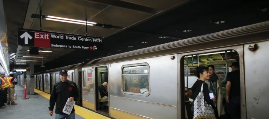 La MTA, que se nutre de fondos estatales, federales y locales para su plan de operaciones, enfrenta...