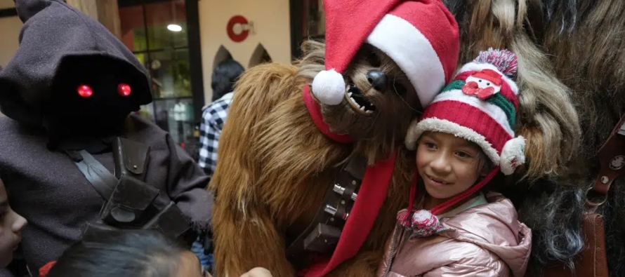 El Periódico de México | Noticias de México | Espectaculos | Niños  colombianos se alegran con juguetes y club Star Wars