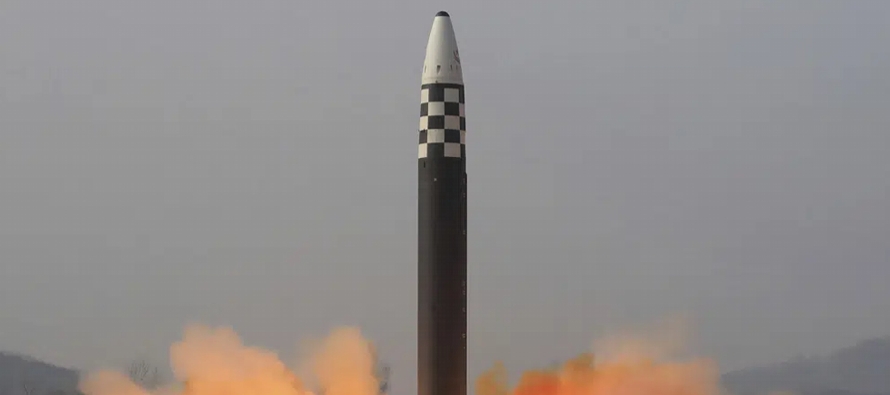 Las fuerzas armadas surcoreanas detectaron que los misiles fueron lanzados desde la región...
