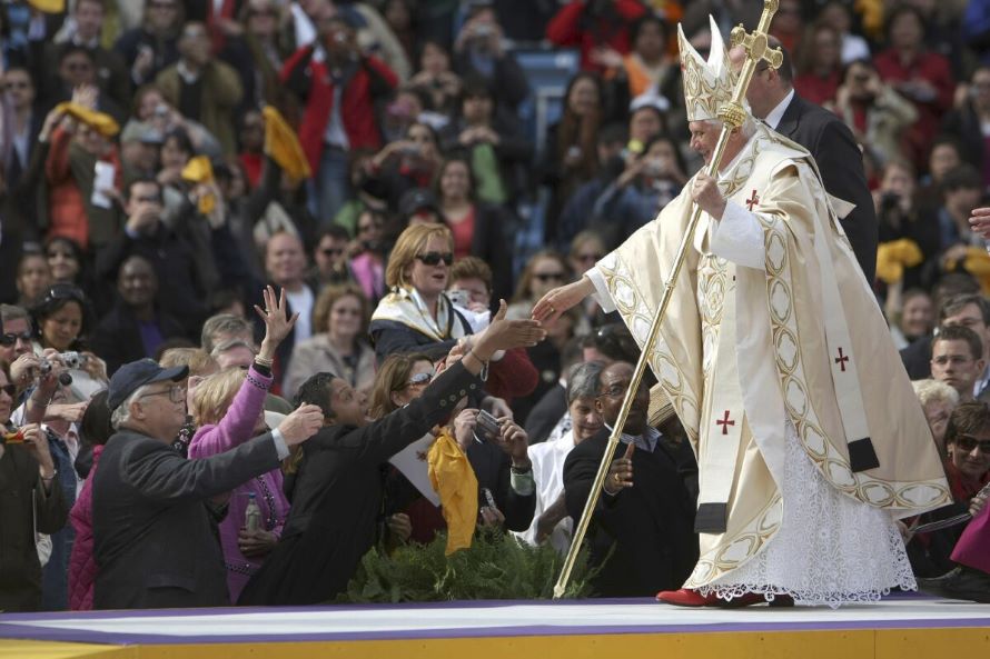El papa emérito Benedicto XVI, el primer papa en 600 años en renunciar, ha muerto. A...