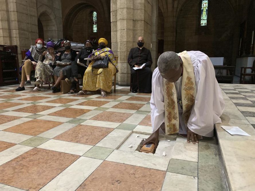 Los restos de Desmond Tutu, el arzobispo anglicano emérito de Ciudad del Cabo que...