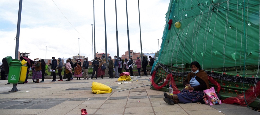 Bolivia está en el pico de una nueva ola de contagios, la cuarta para el país, cuyo...