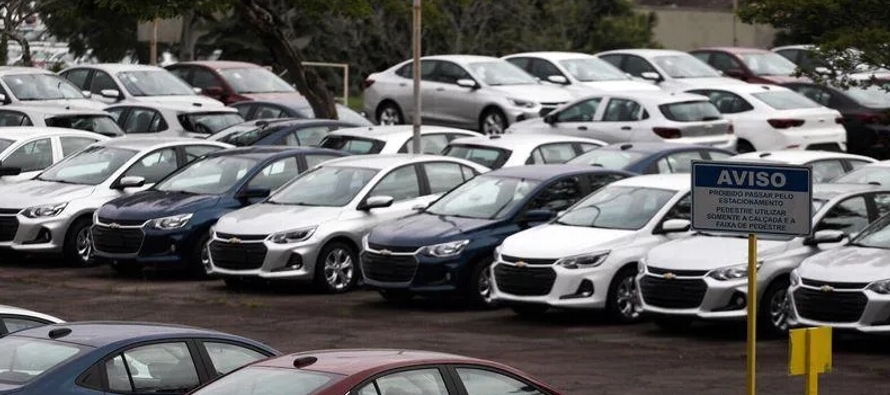 Anfavea también dijo que las ventas de autos aumentaron un 3% interanual en 2021, a 2,12...