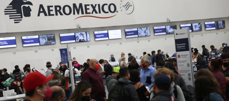 Al principio de la pandemia, Aeroméxico, como otras aerolíneas, suspendió...