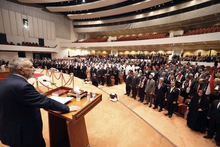 El nuevo Parlamento de Irak sostuvo su primera sesión el domingo, casi tres meses...