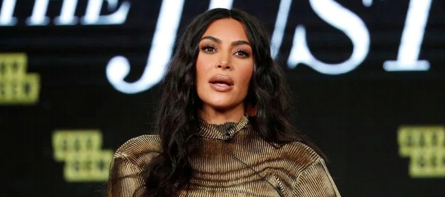 Según la demanda, Kardashian publicitó EthereumMax en una publicación de junio...