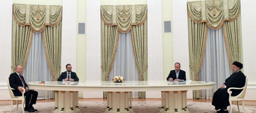 Al inicio de las reuniones del miércoles, Putin también comentó a Raisi que le...