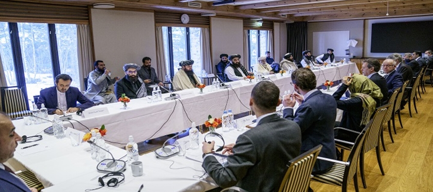 La delegación de los talibanes, se reunió con representantes de Estados Unidos,...