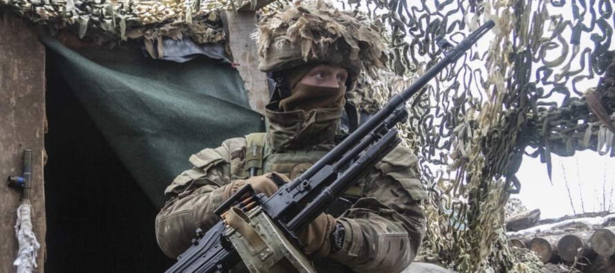 Rusia ha negado estar planeando un ataque, pero ha acumulado unos 100,000 soldados cerca de Ucrania...