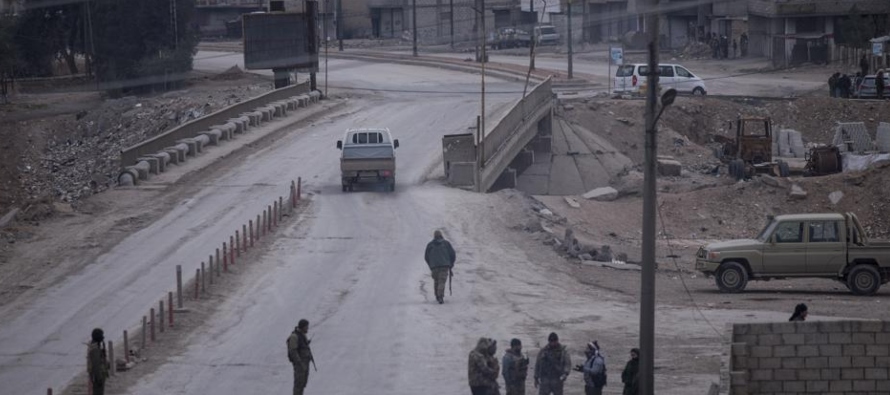 Funcionarios kurdos dicen que los milicianos han utilizado a menores detenidos en las instalaciones...