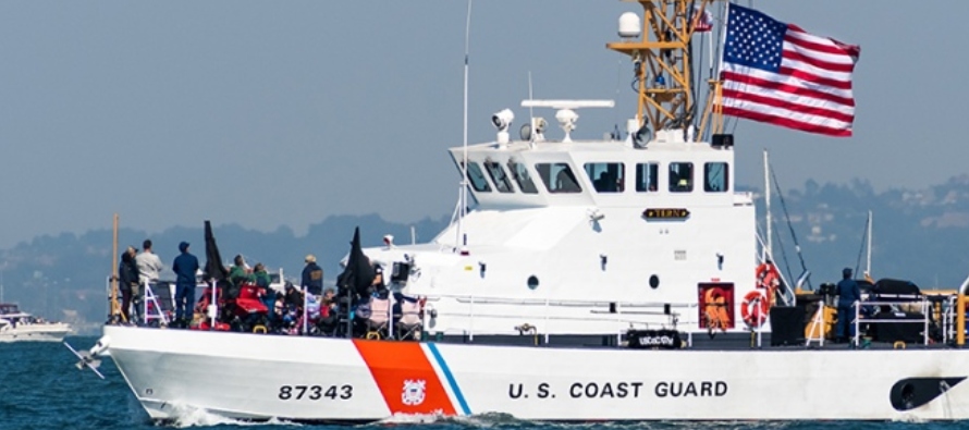 La Guardia Costera estadounidense informó el domingo en Twitter que sus barcos patrullan...