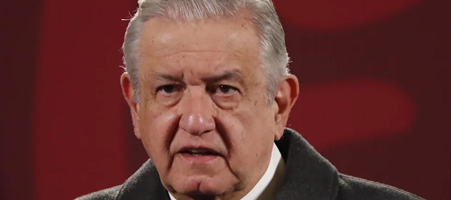 López Obrador pide a quienes compren Banamex no tener deudas fiscales