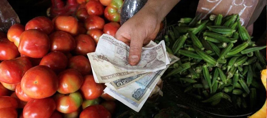 El peso cubano, en caída libre frente al dólar