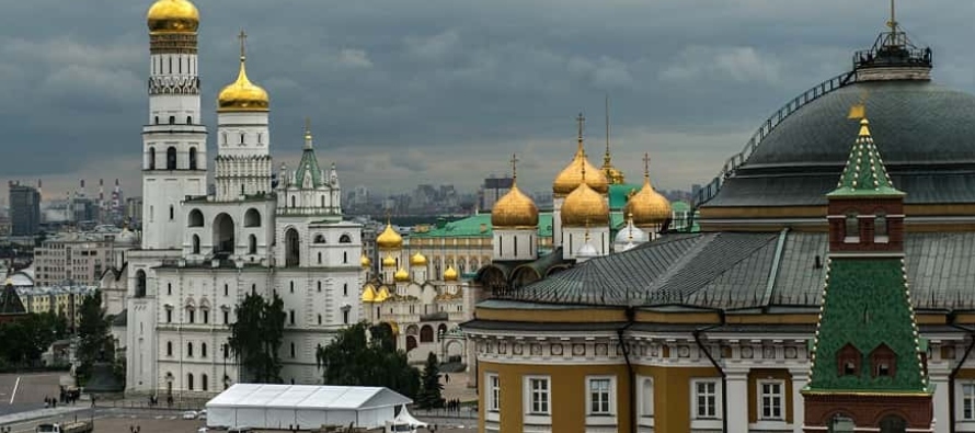 El Kremlin calificó el miércoles de "destructiva" para las relaciones entre...