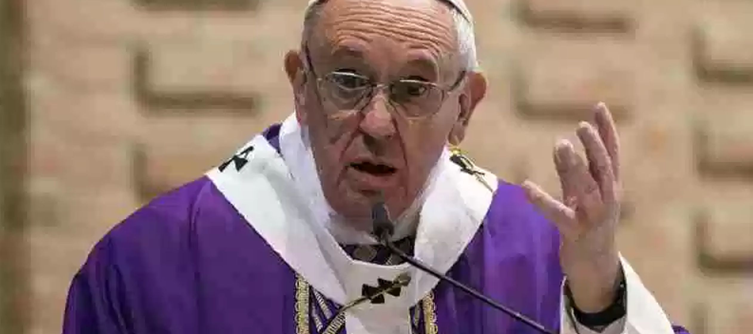 El Pontífice también exhortó a todos a leer cada día un pasaje de la...
