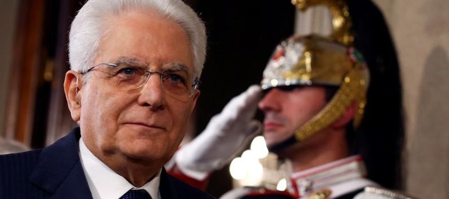 El presidente italiano, Sergio Mattarella, fue elegido para un segundo mandato de siete...