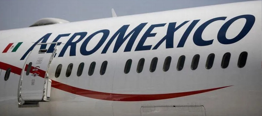Aeroméxico, que opera más de 120 aviones, tiene un exceso de personal de 1,600...