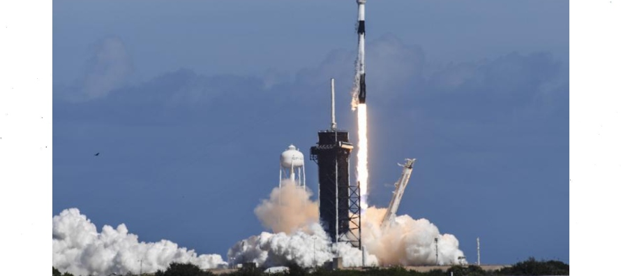 SpaceX tiene aún cerca de 2,000 satélites en la órbita terrestre y ofreciendo...