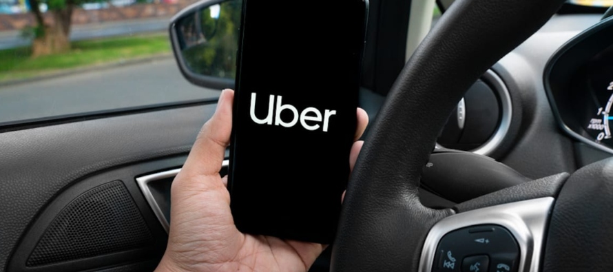 Durante los 12 meses de 2021, Uber incrementó significativamente sus ingresos, pasando de...