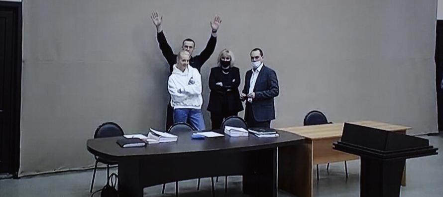 Las autoridades trasladaron el juicio a la colonia penal a horas de Moscú en la que Navalny...
