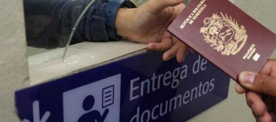 Bajo la nueva disposición, las personas con pasaporte de Venezuela deberán solicitar...