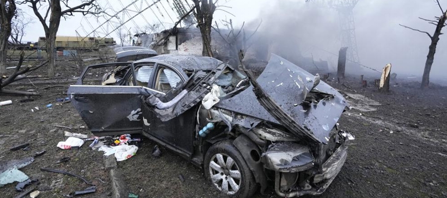 Las autoridades de Ucrania informaron que al menos 40 personas habían muerto hasta ahora en...