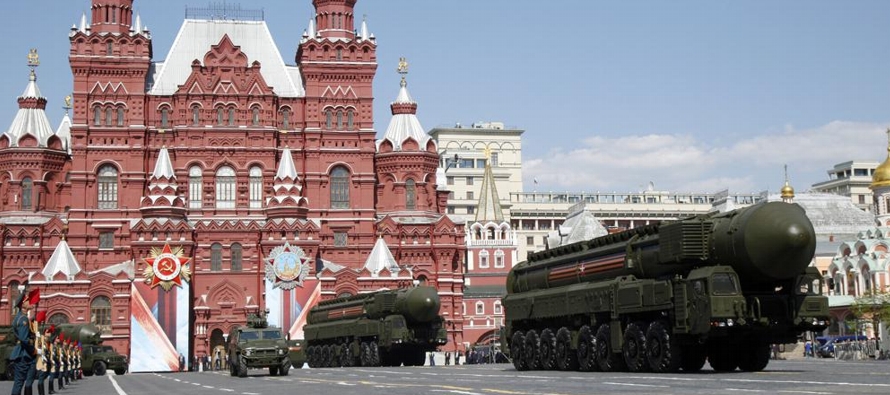 Putin pidió el domingo a sus altos funcionarios de defensa y de las fuerzas armadas que...