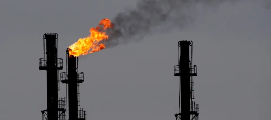 Se estima que la tercera parte del petróleo y un 40 % del gas que recibe Europa procede de...