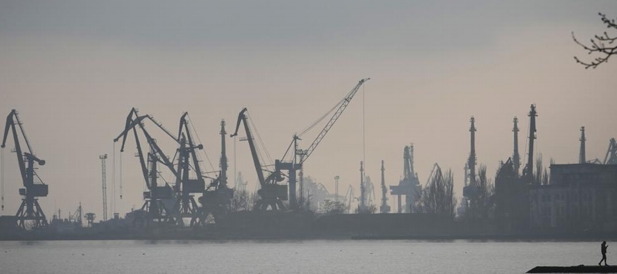 El impacto de la guerra en el comercio mundial se siente sobre todo en el Mar Negro, donde los...