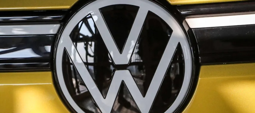 Jozef KabaÅ, director de Diseño de VW, dijo en un comunicado que el original microbus T1...