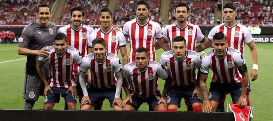 Con el resultado, las "Chivas" de Guadalajara llegaron a 12 puntos para ubicarse en el...
