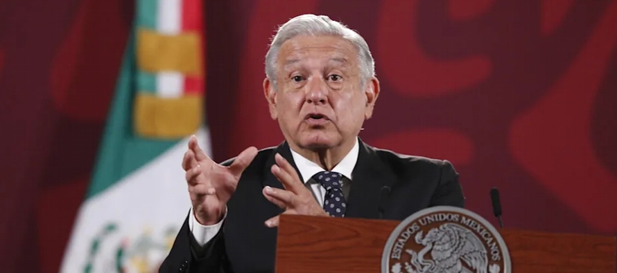 López Obrador recordó que esta iniciativa de ley se aprobó en la Cámara...