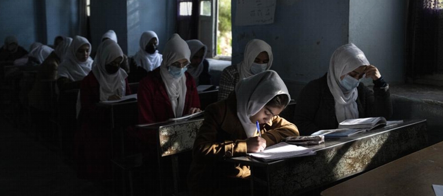 La comunidad internacional ha pedido al Talibán que abra las escuelas y conceda a las...