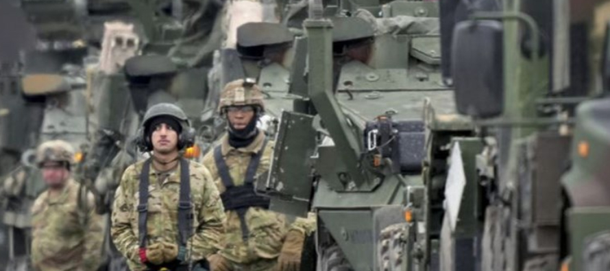 Bielorrusia, añadió, "permite la invasión" a Ucrania al proporcionar...